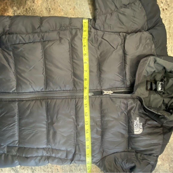 The North Face youth puffer - Picture 4 of 6